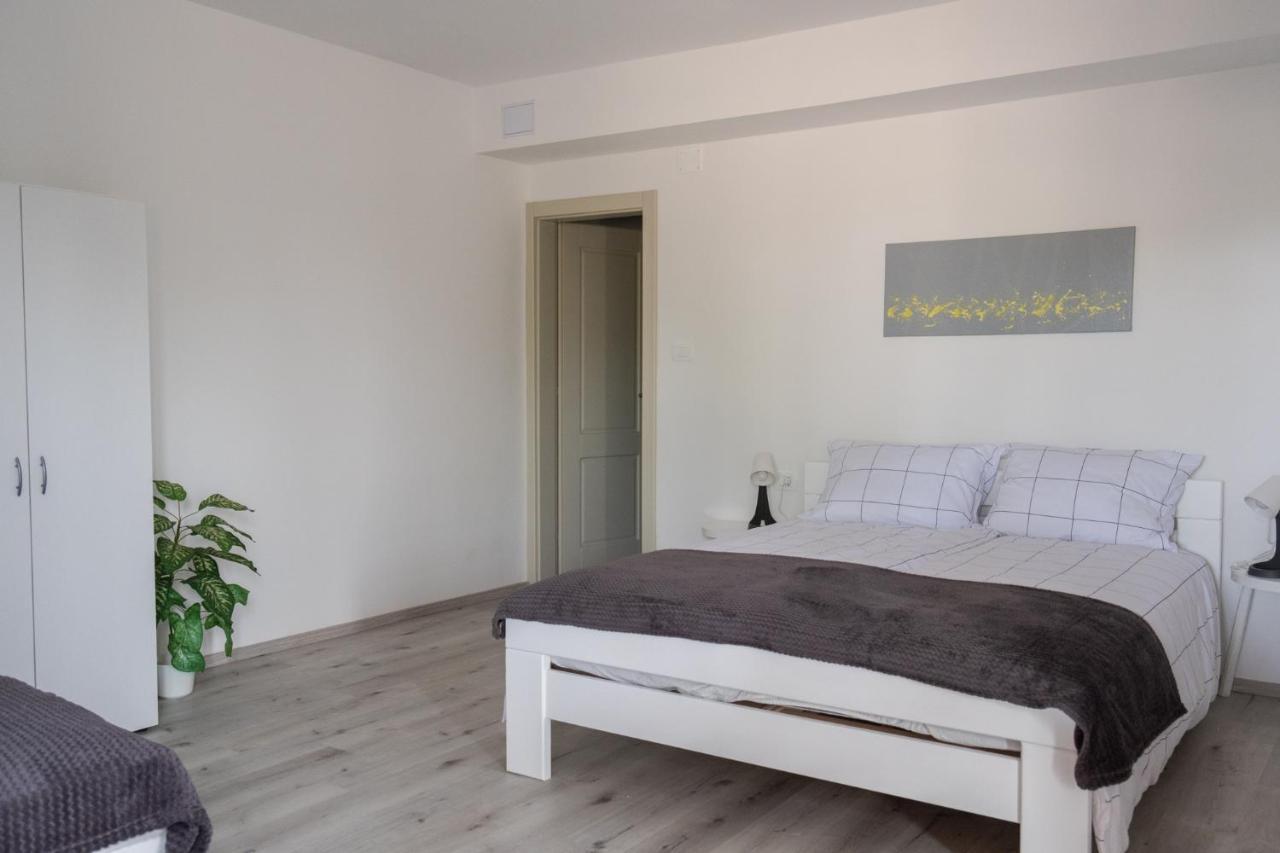 Apartma Oddih Dutovlje Eksteriør bilde