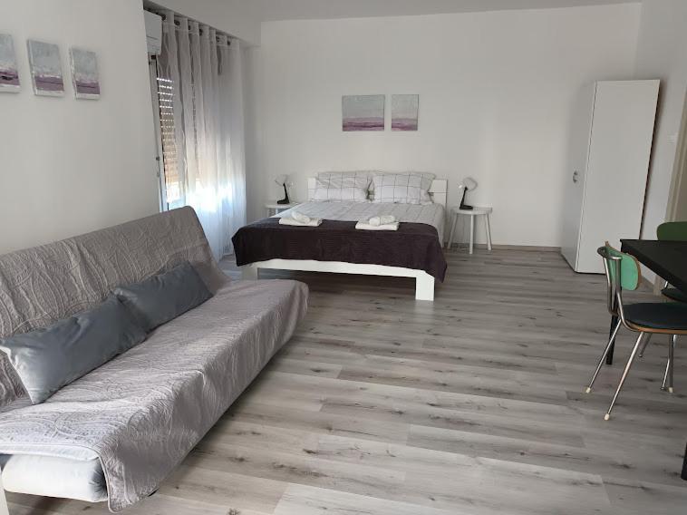 Apartma Oddih Dutovlje Eksteriør bilde